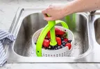 Spina Easy-To-Use Salad Spinner, Non-Scratch, Nylon Spinning Colander, Lettuce Spinner, Colander with Collapsible Handle, Green